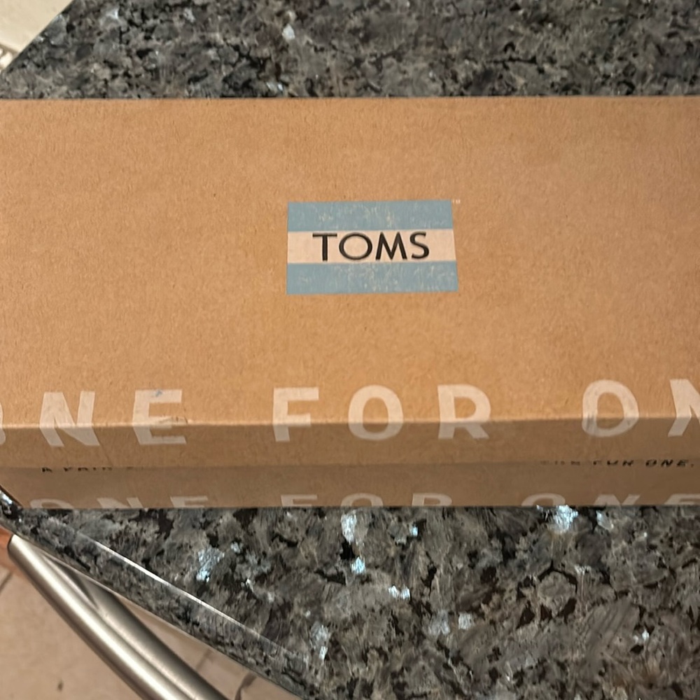 Classic dark denim Toms
